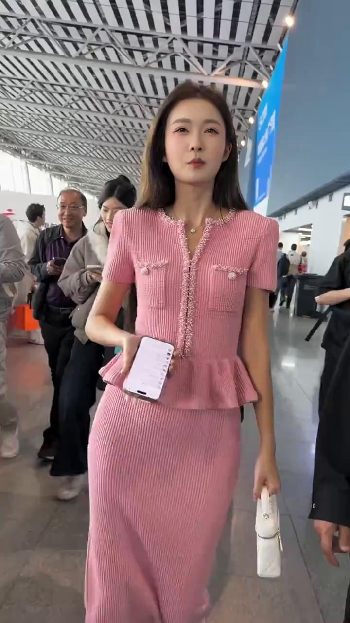 但凡能找到一个像我这样的婆娘，少奋斗十年，房子、车子、票子我都有。虽然身材不咋地