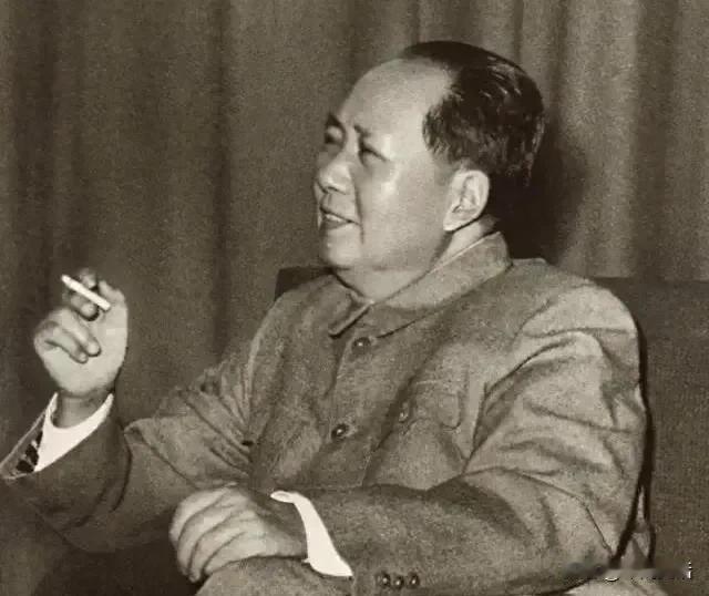 毛主席问谷牧：诸葛亮为什么姓诸葛？谷牧不知，毛主席告诉他：实际诸葛亮不姓诸葛，而