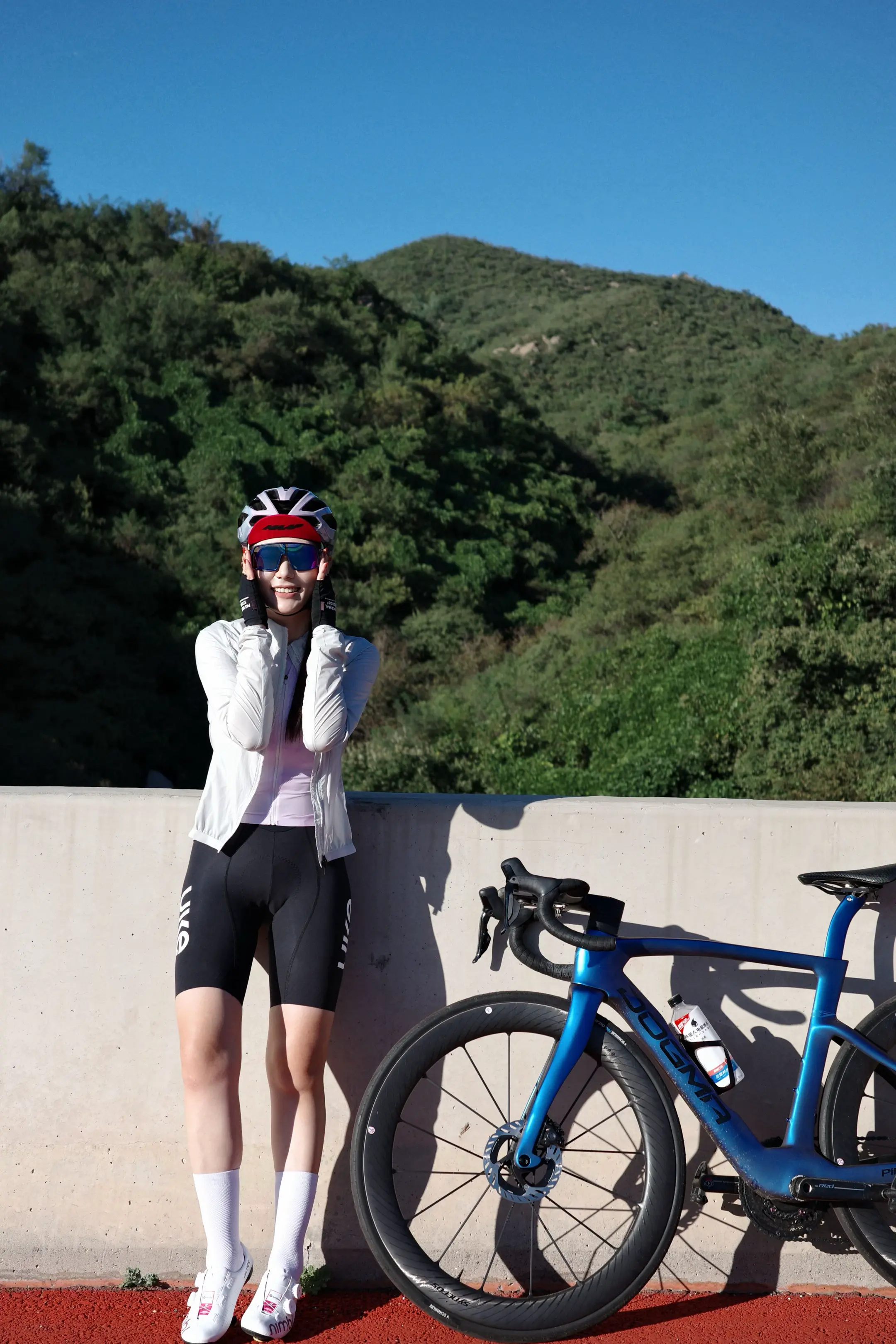 “以后的生命里 不要再有让自己心痛的雨季”