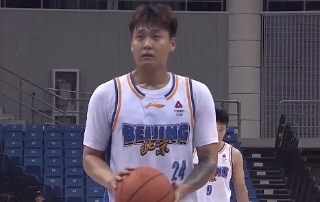 媒体人：赵睿在这个层级的比赛出场就能直接影响战局