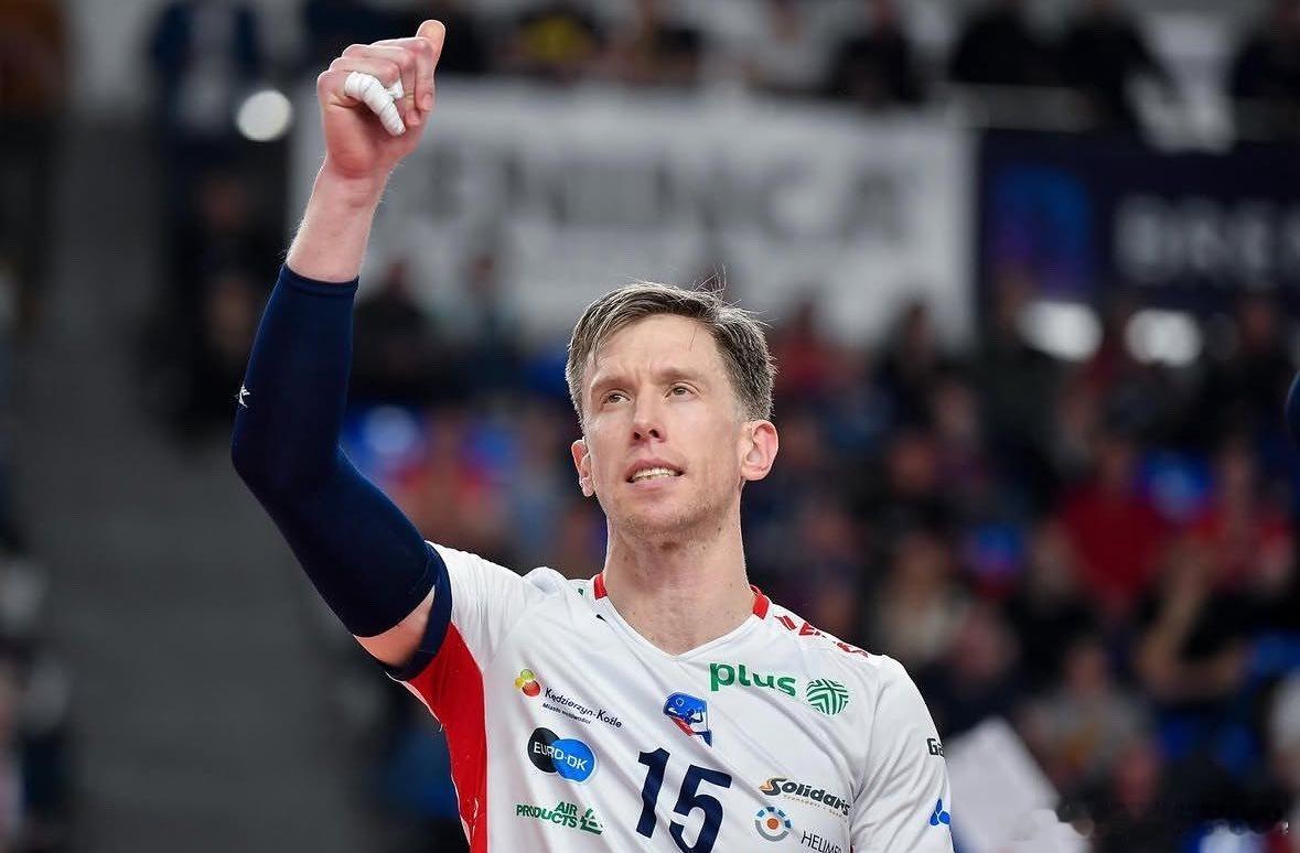 排球 美国副攻手大卫·史密斯告别波兰联赛，他曾在此身披战袍征战长达十年之久。 