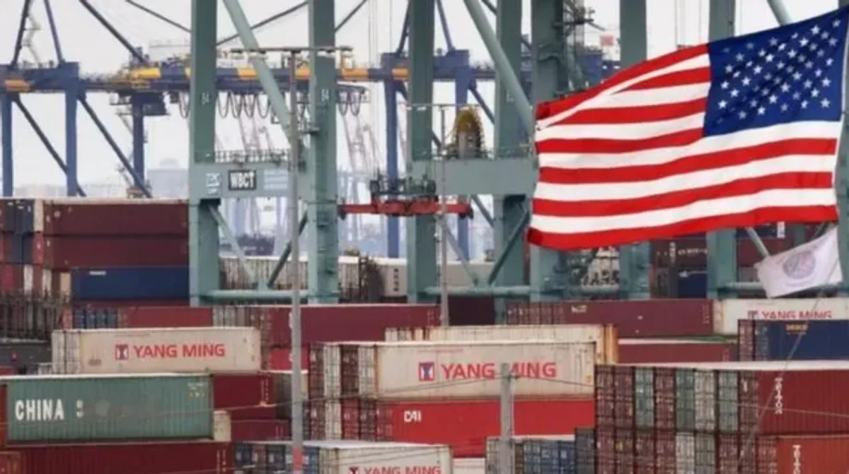中国贸易反制击中美国的“眉心”

特朗普的商人本色在“二度进宫”下变得越发强烈。