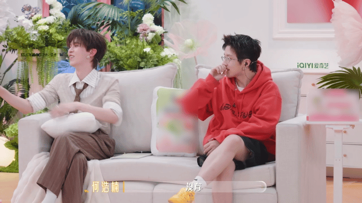 张馨予以为十个勤天是亲兄弟喜欢你我也是 所以十个勤天到底是不是亲兄弟？答案早写在