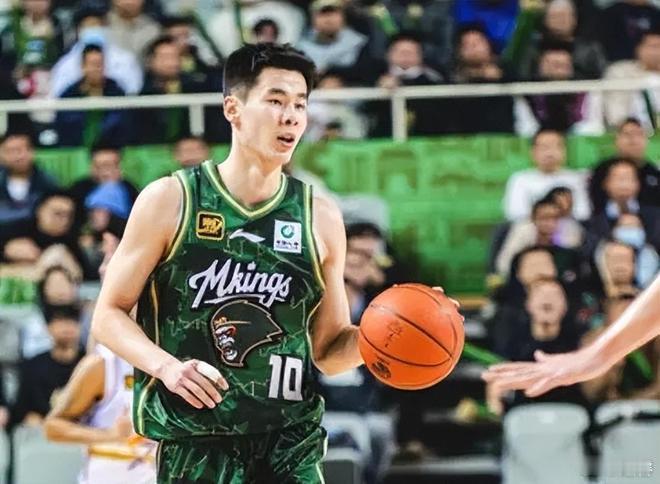 郭昊文五犯离场，9分钟时间南京领先上海8分，同曦能守住五台山吗？ 南京男篮vs上