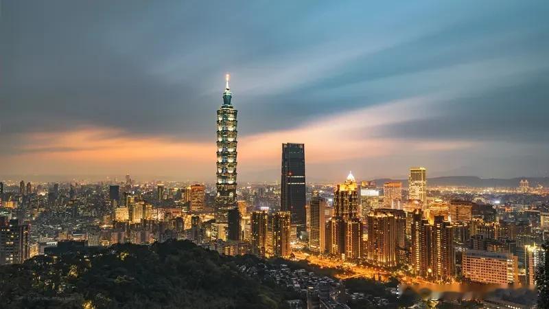 统一台湾对中华民族复兴意义重大。从历史角度看，完成统一是全体中华儿女的共同愿望，