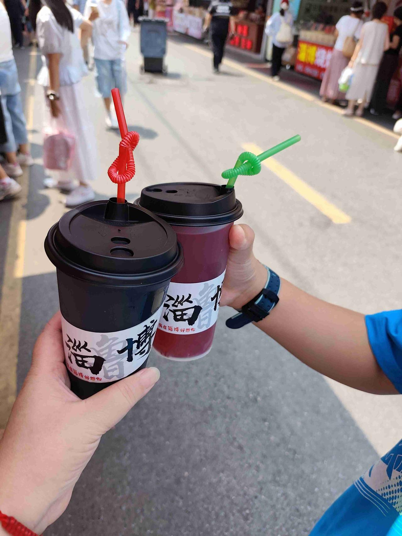3带定位晒今日生活
我的今日状态：😁轻松愉快
我这里的天气：☀️晴天
炎炎夏日