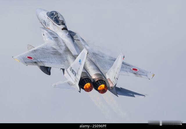 日本空自事故频发，主力机型老化失控，曾经不可一世的F-15J沦为“空中掉件机”。