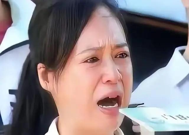 周君红在美国公开发表反华言论，强烈要求中国归还其祖父、外祖父当年身为地主名下的地