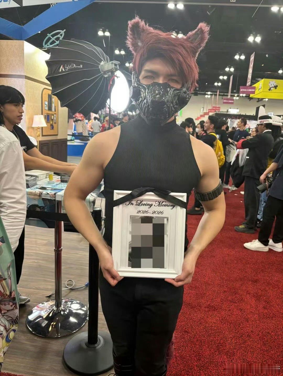 敖尹 追悼会来得猝不及防，走得干干净净，主打一个没谈上先守寡，敖尹短暂的二十天职