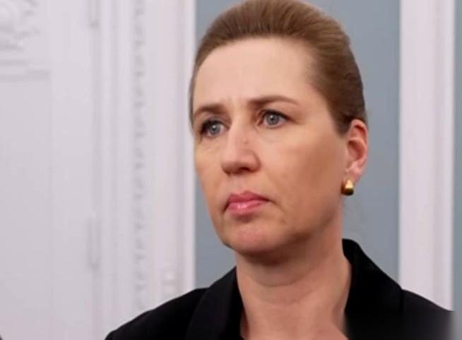 丹麦那个女首相，最近跟吃了枪药一样，逮着中国一顿猛喷。
不知道的，还以为我们把她