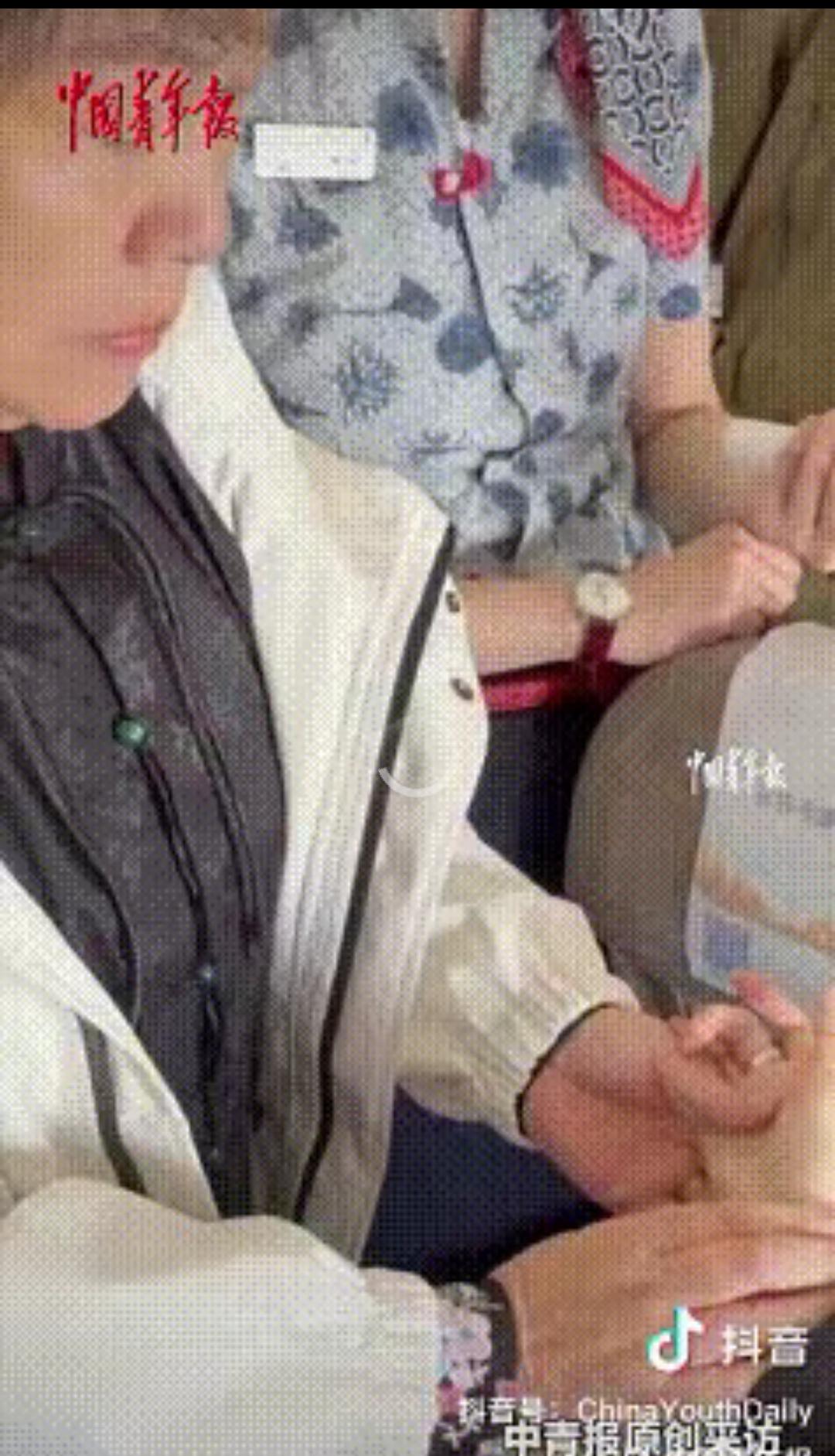 东航万米高空上，女孩突发急症嘴唇发黑，同机中医阿姨掏出银针，一针下去不到一分钟就