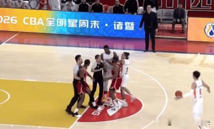 鄙人不才！山西男篮外援迪亚洛让我刮目相看，与威廉姆斯发生激烈身体冲突，还能保持冷