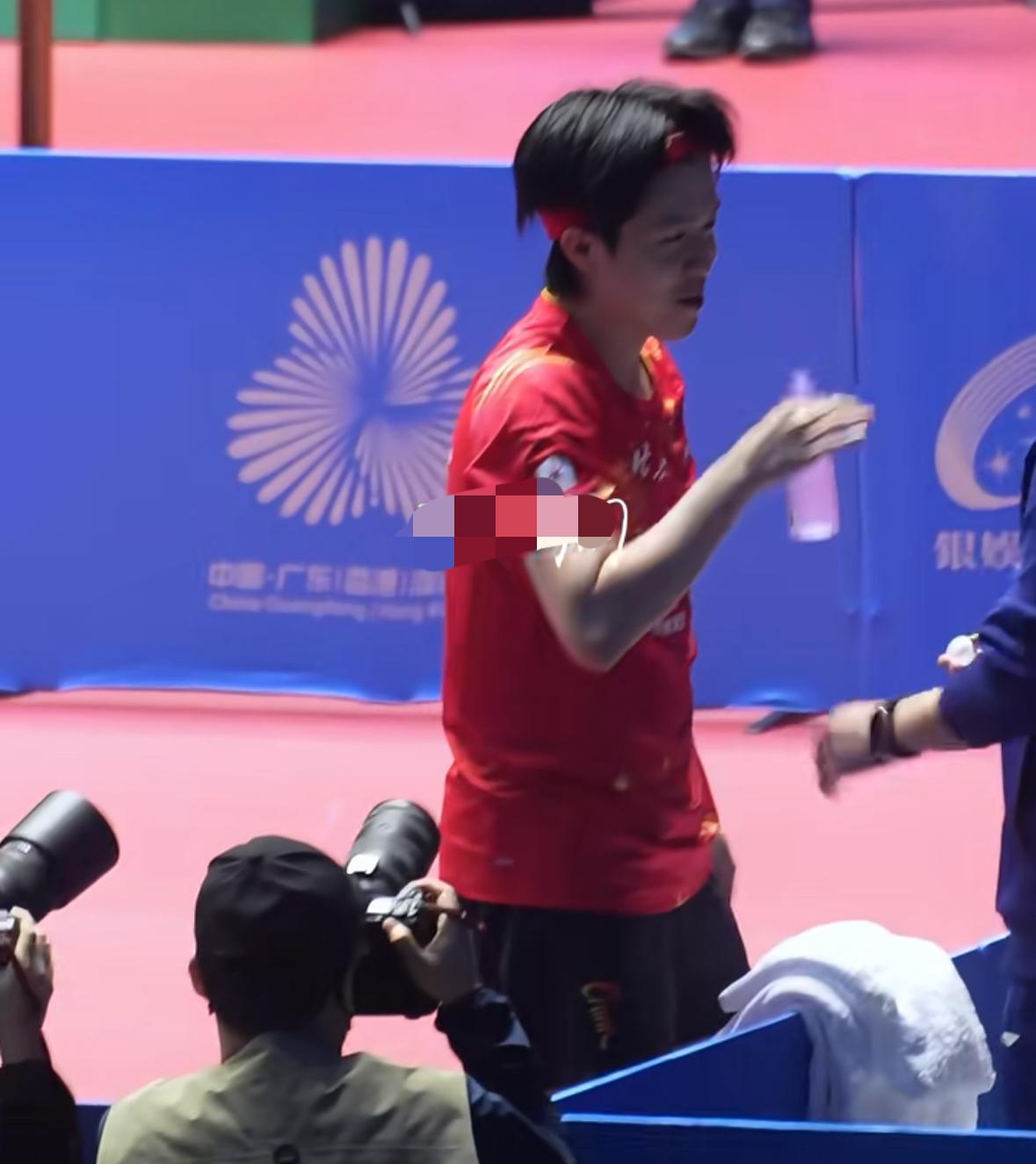 全运会王楚钦4:1袁励岑夺得男单铜牌🥉
11:9，11:8，4:11，11:5