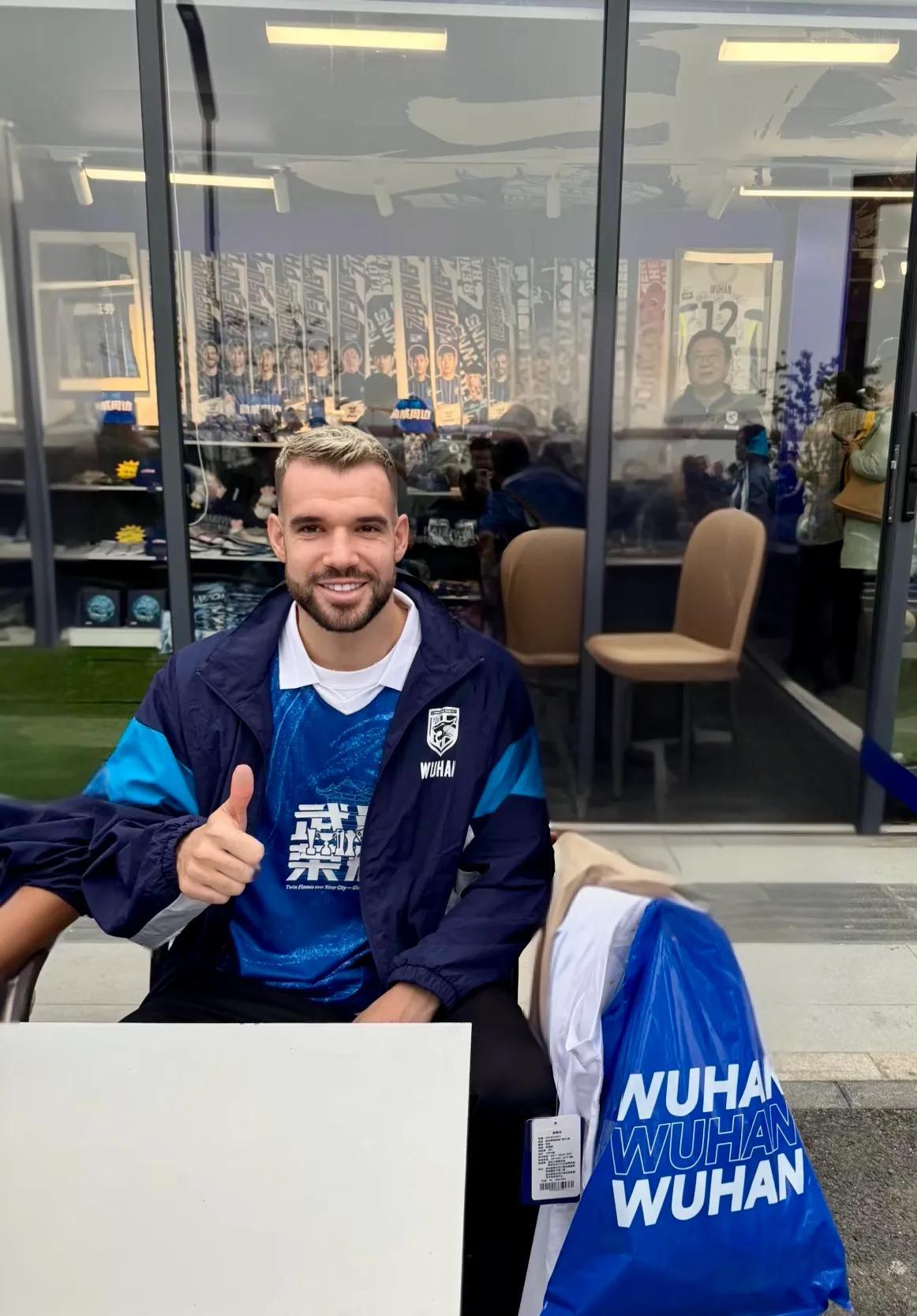 三镇队引进的外援都好使[赞]