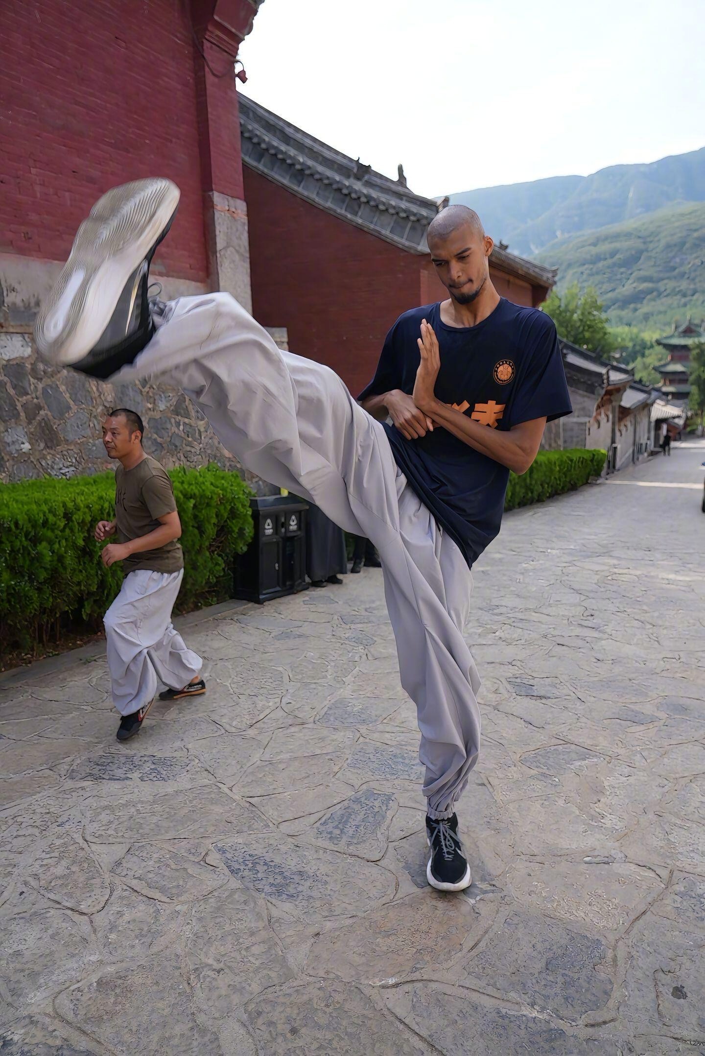 文班亚马近日接受祖国媒体《队报》记者Maxime Aubin的采访，透露自己已从