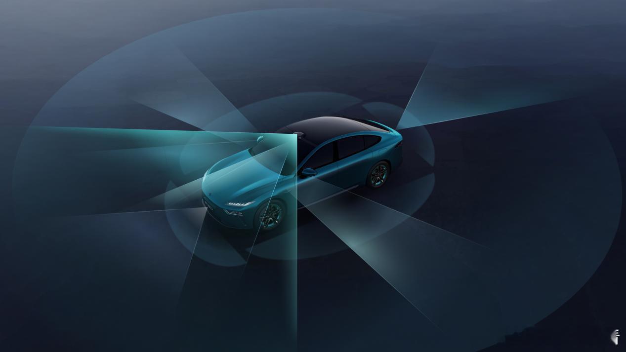 13.99万，就能买到一款标配激光雷达的新能源中大型轿跑。11月10日，在东风奕