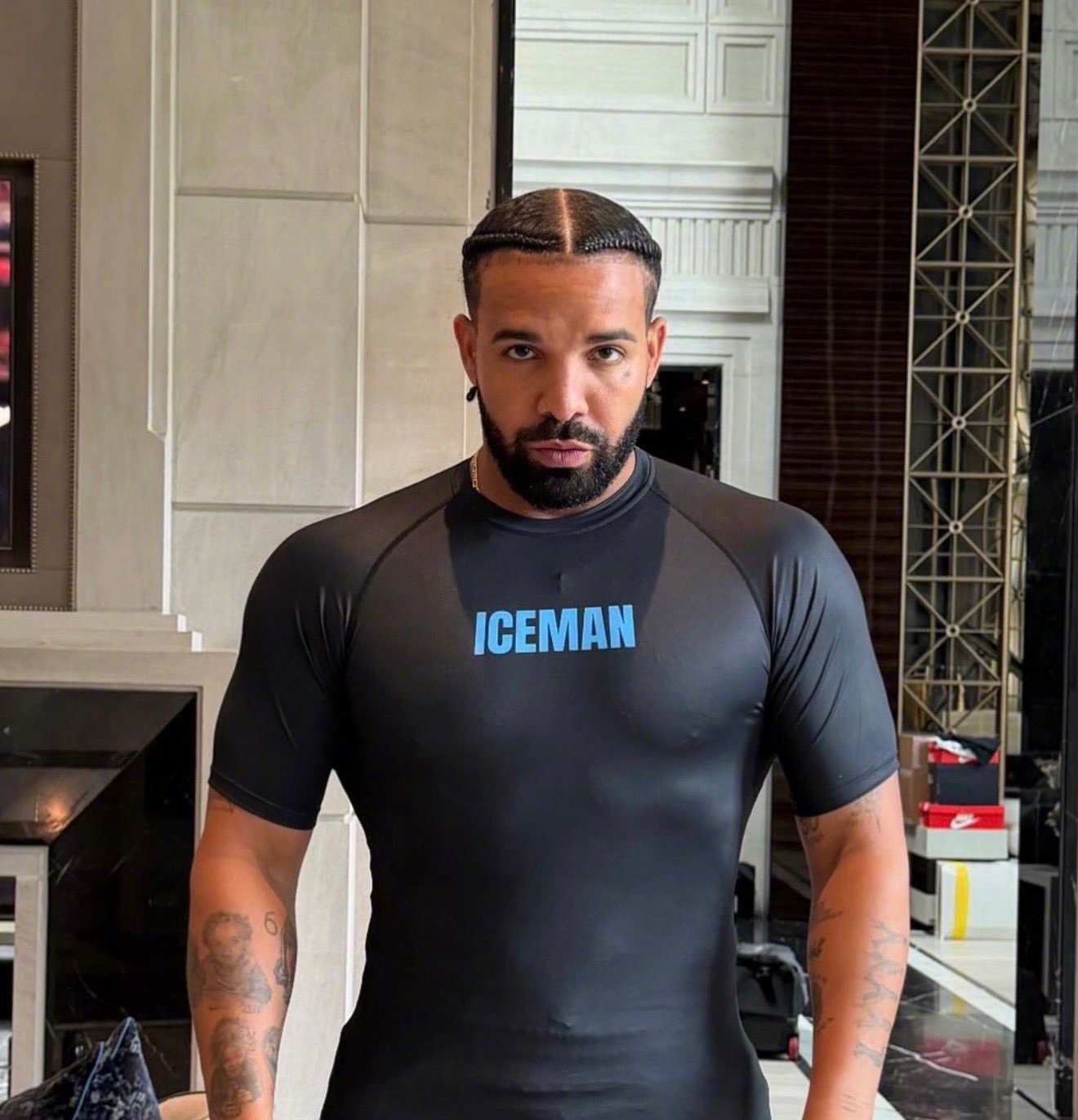 Drake 分享全新自拍：drake
