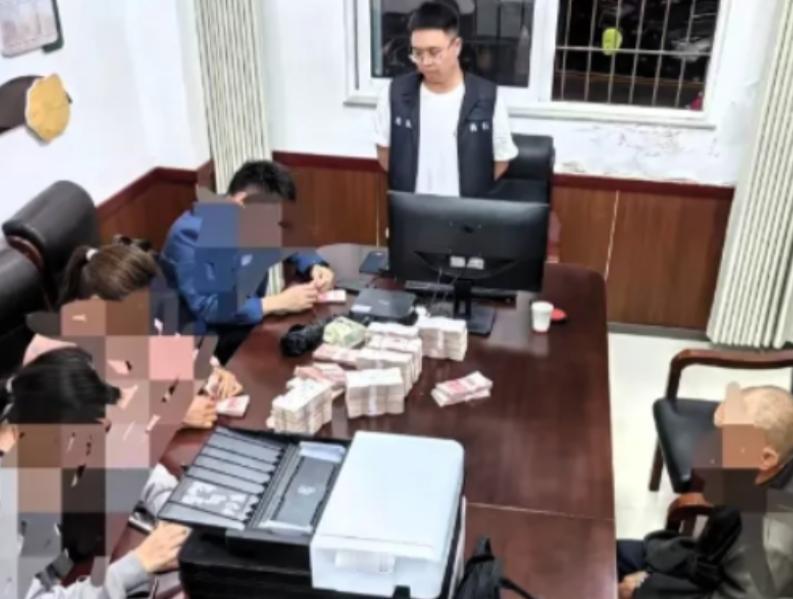 “心不痛吗？”重庆，三兄妹竟然把抚养他们长大的残疾爷爷，告上了法庭！原来三兄妹年