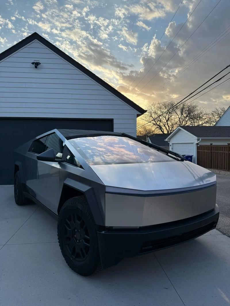 【全年销量仅 2.2 万辆，特斯拉 Cybertruck 减配降价 大量配置被砍