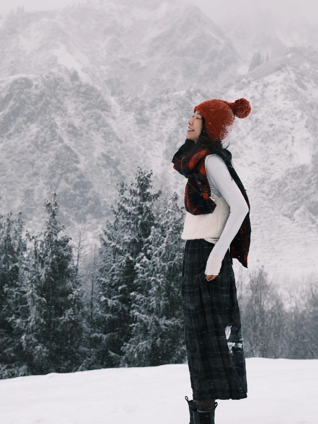 在漫山遍野的白雪里 我很自由