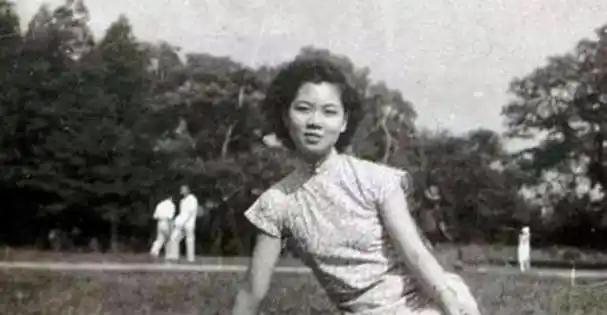 一位军阀的九姨太写的毕业论文，剖析自己的姨太太生活。
 
你怀疑你听错了？
 
