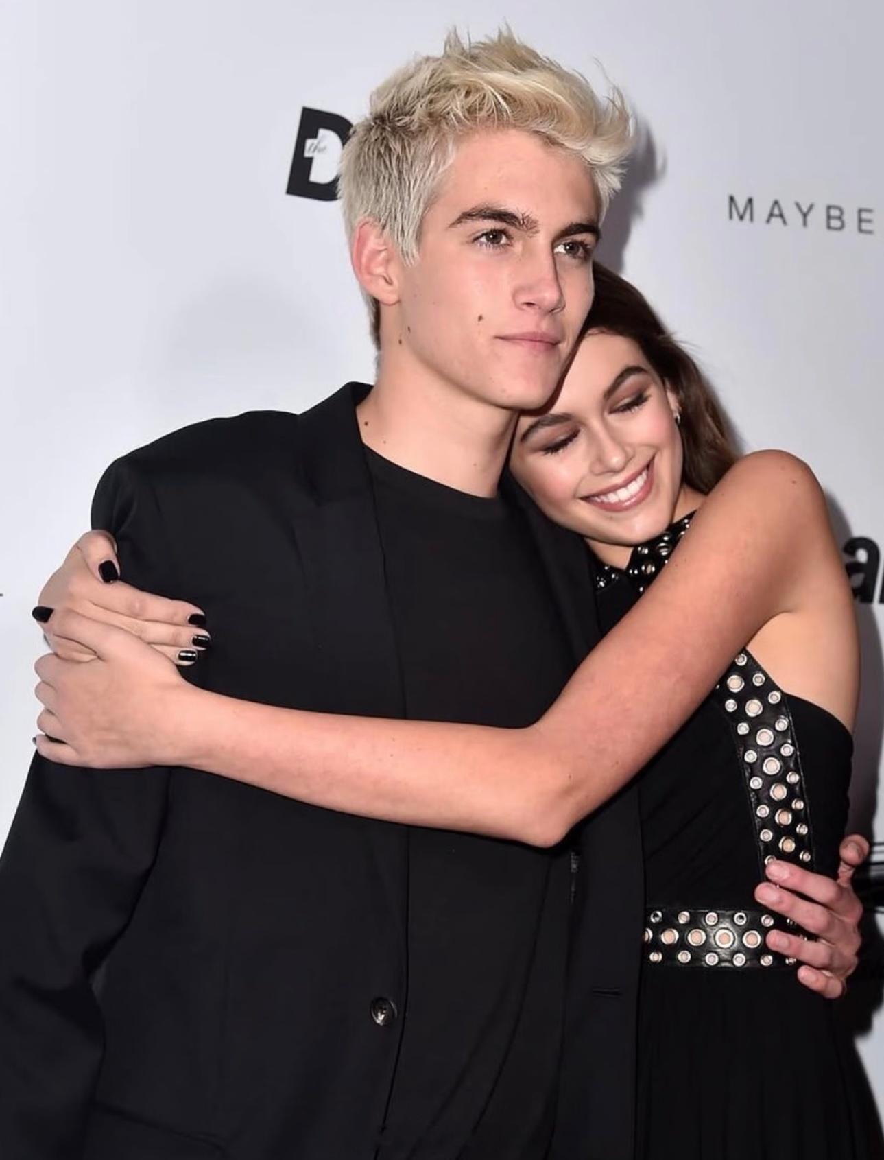 超模辛迪克劳馥的儿子普雷斯利·格伯（Presley Gerber）在一家康复中心