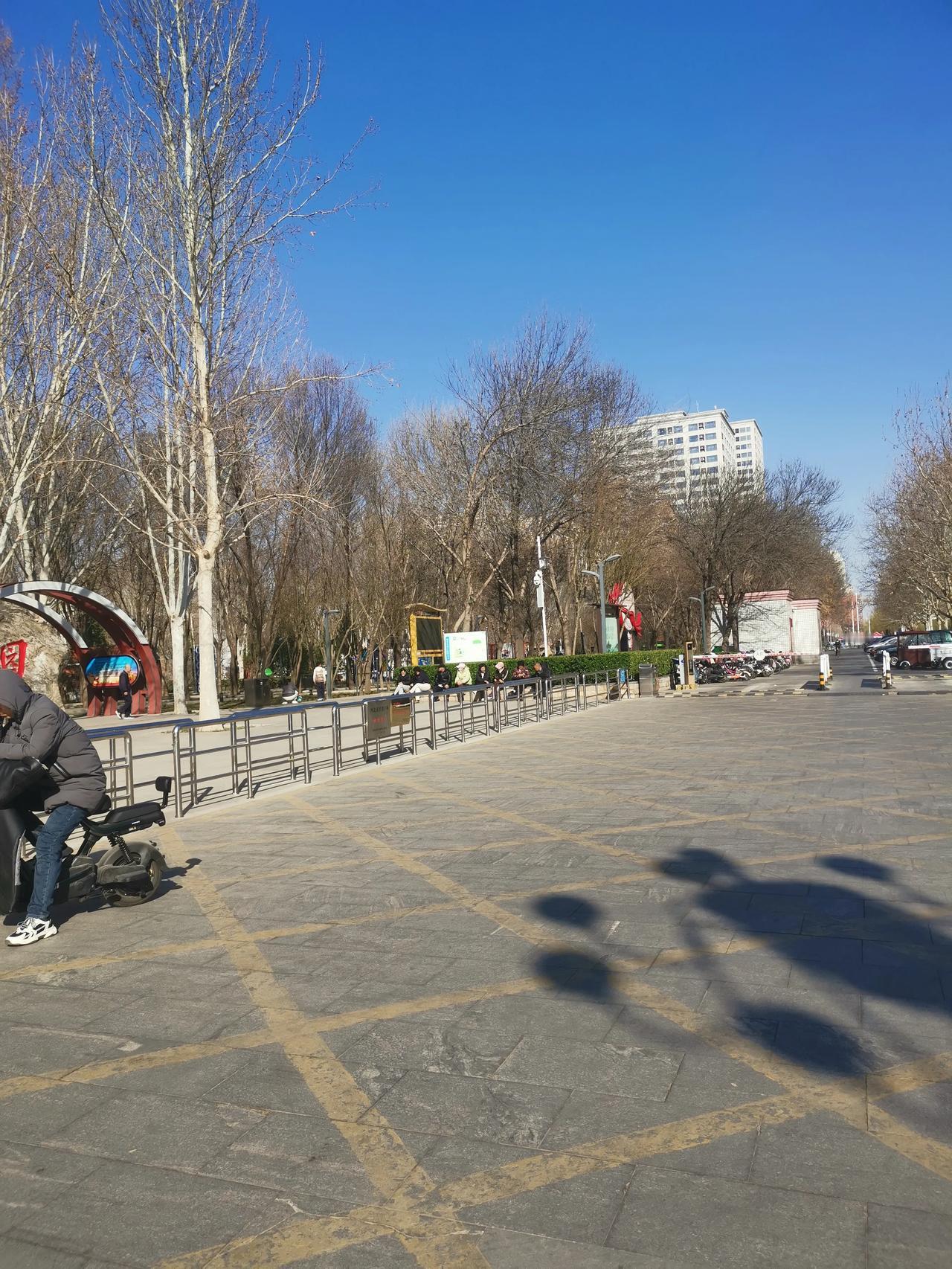 ，好看景色怕记不住！所以拍照！

    尤其春天，心情好，景色宜人，拍的照片都