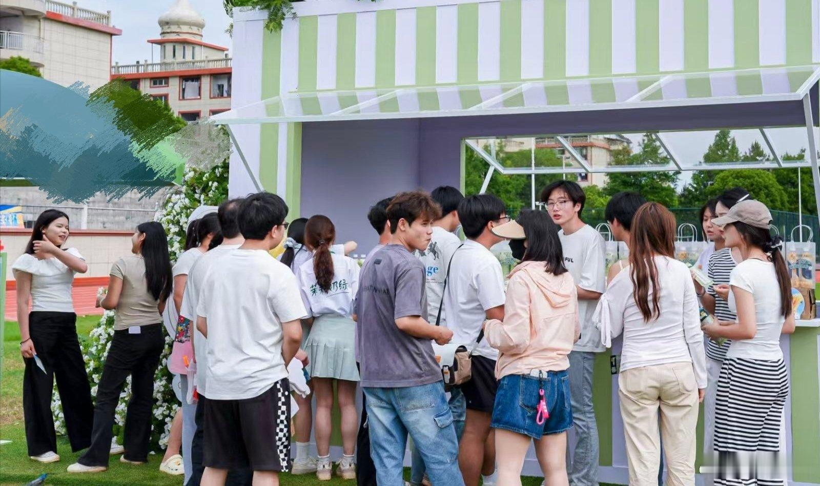 好心情音乐会校园歌手大赛在湖南举办 精彩校园歌唱决赛正式上演，选手们各展歌喉全力