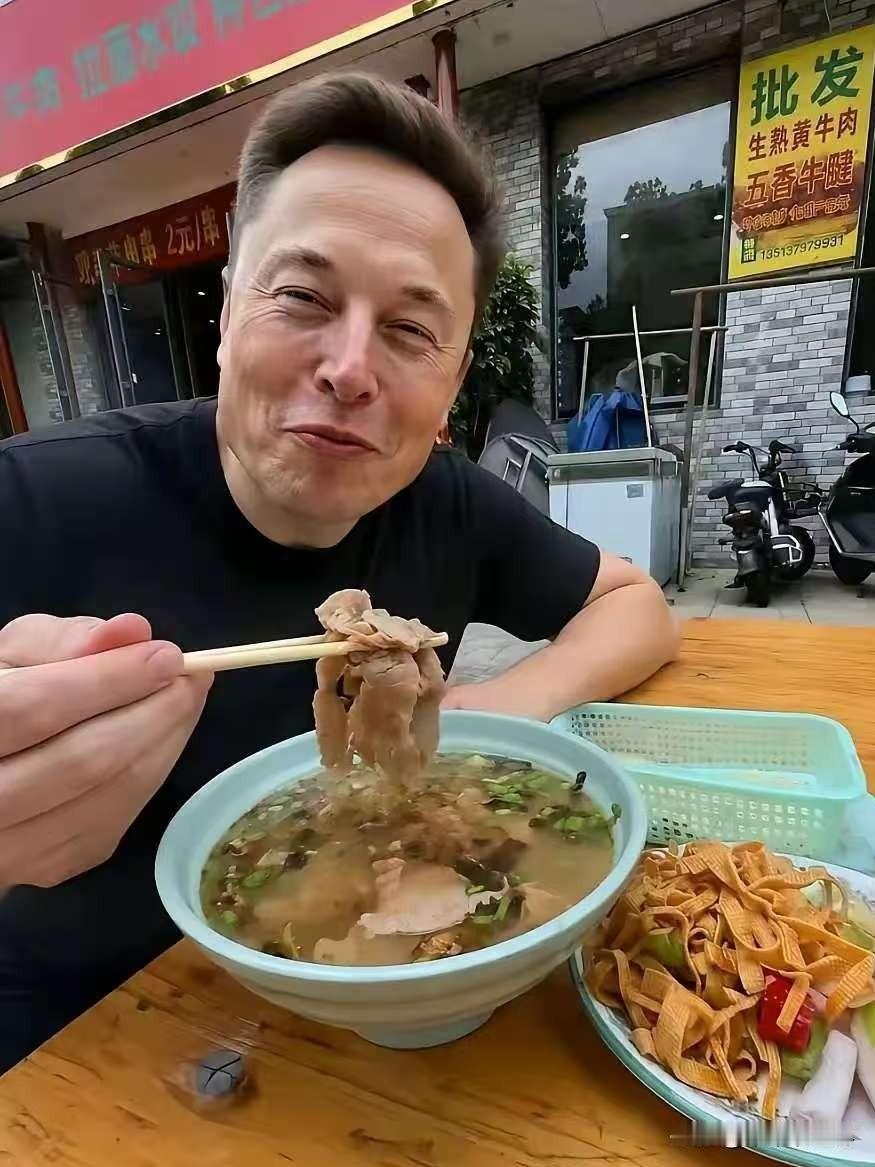 身价万亿的马斯克，没在华尔街的晚宴上举杯，没在硅谷的发布会上演讲，反倒蹲在中国街