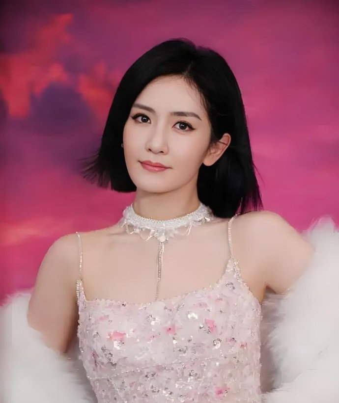 中国妇女报专访谢娜 不是只有一种模样才叫精彩，谢娜用舞台上的太阳光芒和生活里的月