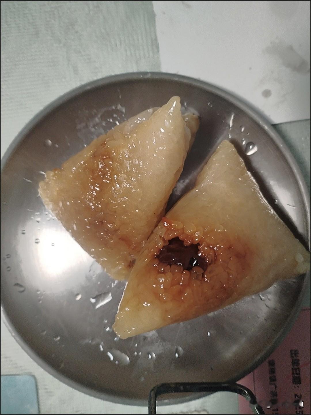 为啥这几年满大街都是肉粽子？我们从小只认甜粽，作为土生土长的江苏人，心里一直有个