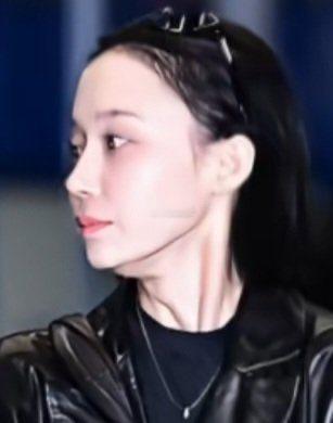 金玟庭和张元英是有同款下颌线吗 