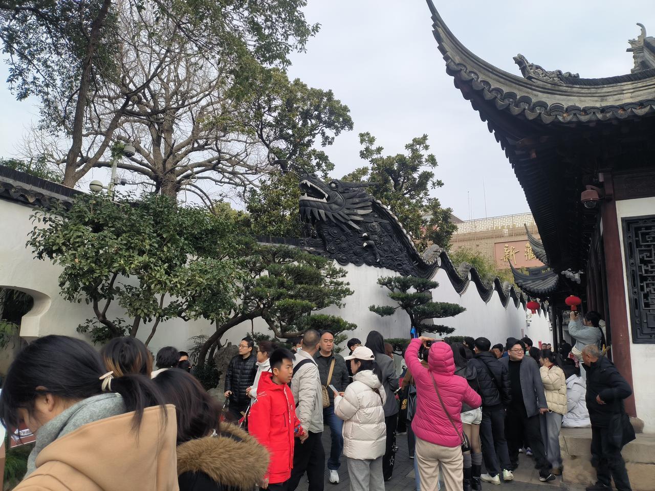 以前上海的小吃点心都吃点什么?我们小时候最常见的点心是大饼油条粢饭豆浆，俗称四大