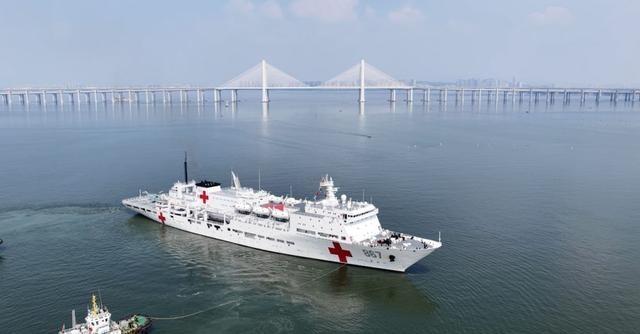 中国军舰进入美国后院，部署大半年，美媒破防，都是跟美国学的？美国和委内瑞拉爆发的