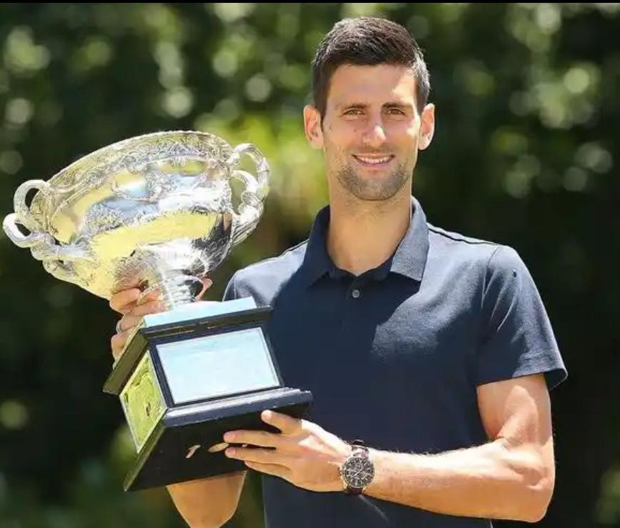 近21年澳网男单冠军数量排行。
1、小德澳网10冠，2008年、2011～201