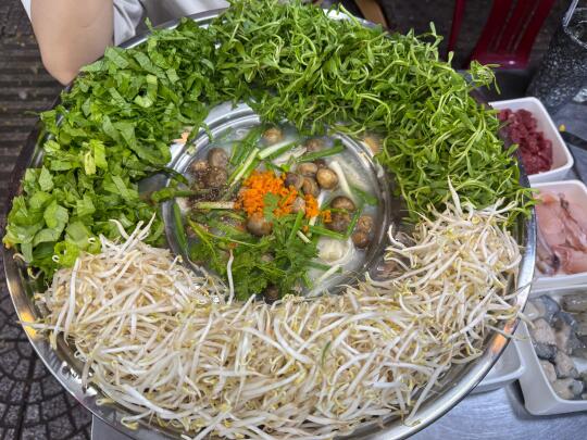 越南🇻🇳胡志明被姐妹强烈安利的海鲜粥火锅