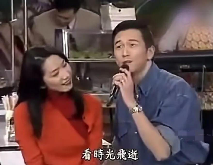 不明白温兆伦为什么从当时的顶流一下就不红了。小时候他真是红的找不出第二个。