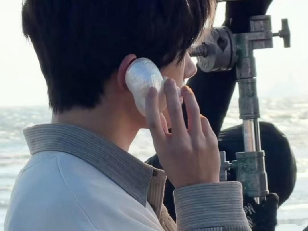 易烊千玺海边live图橘子海边的易烊千玺橘子海边的易烊千玺，好看，