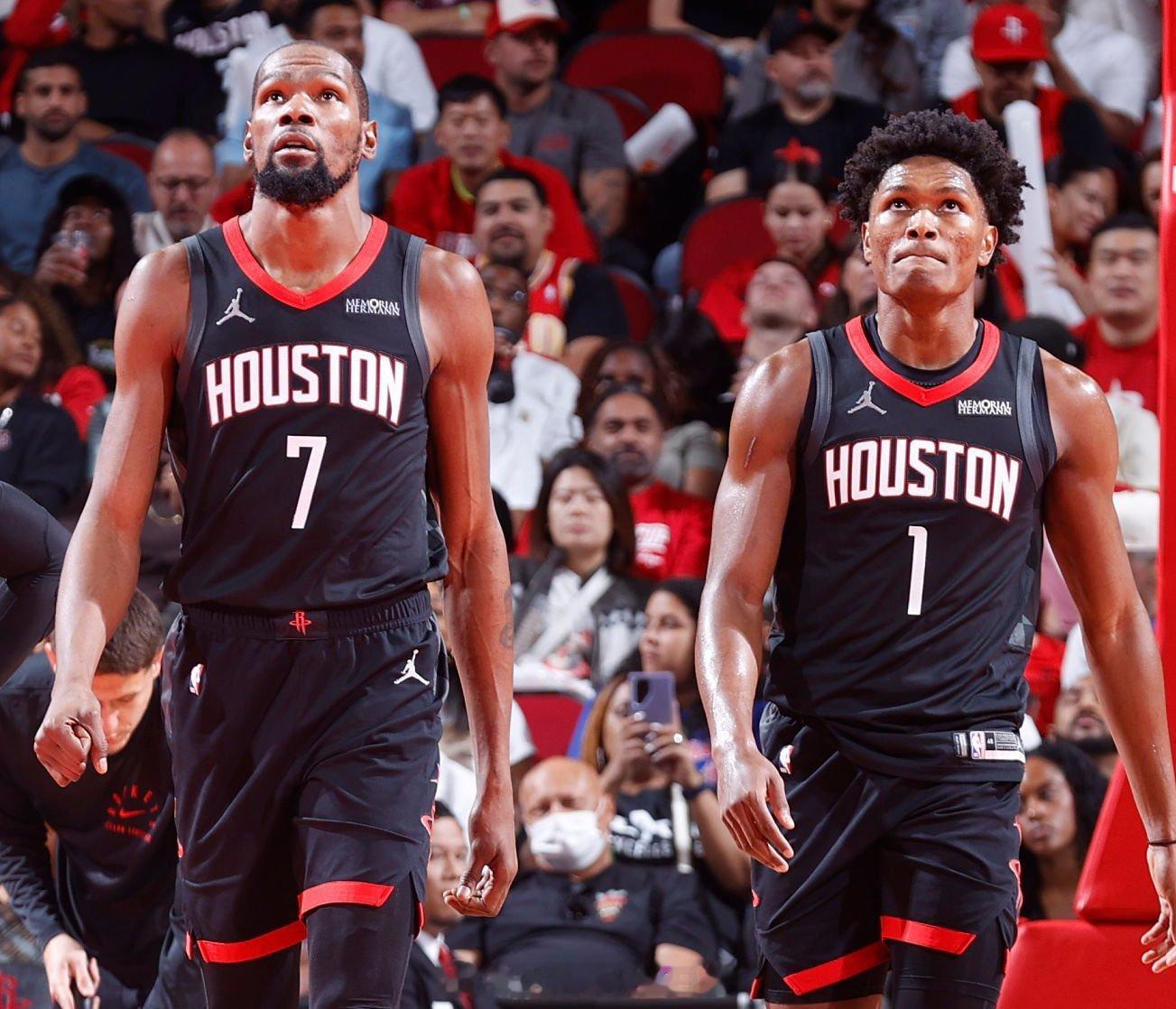 杜兰特谈阿门：“我的意思是要抓住机会，意识到今晚全世界大部分篮球爱好者都在关注你