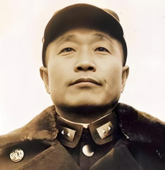 1948年冬，杜聿明部下擒获7名解放军，他随即签令：原地击毙，副参谋长冒死阻止，