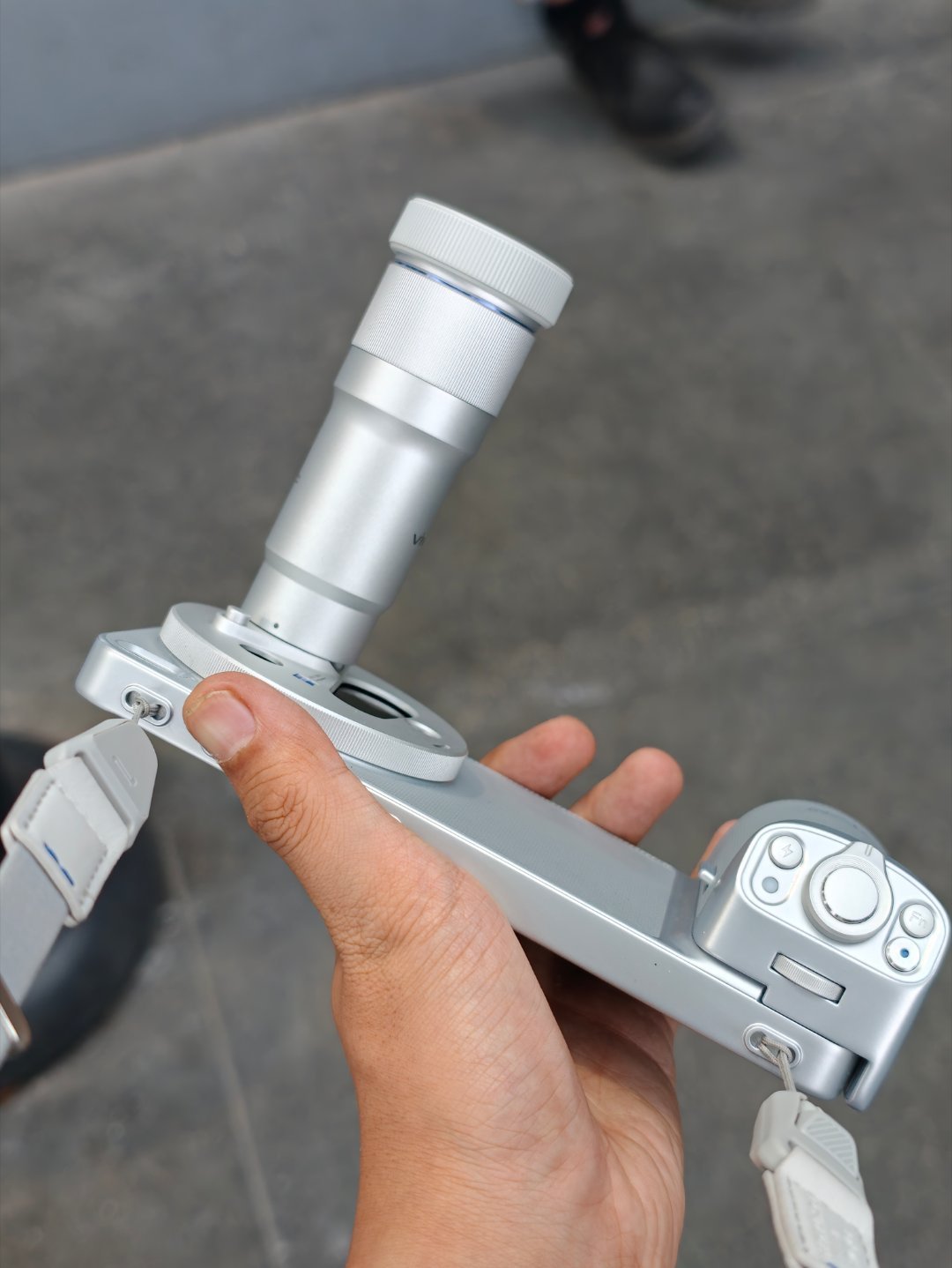 今天在北京车展，我的 vivo X300 Ultra 可拉风了，甚至刚刚在机场门