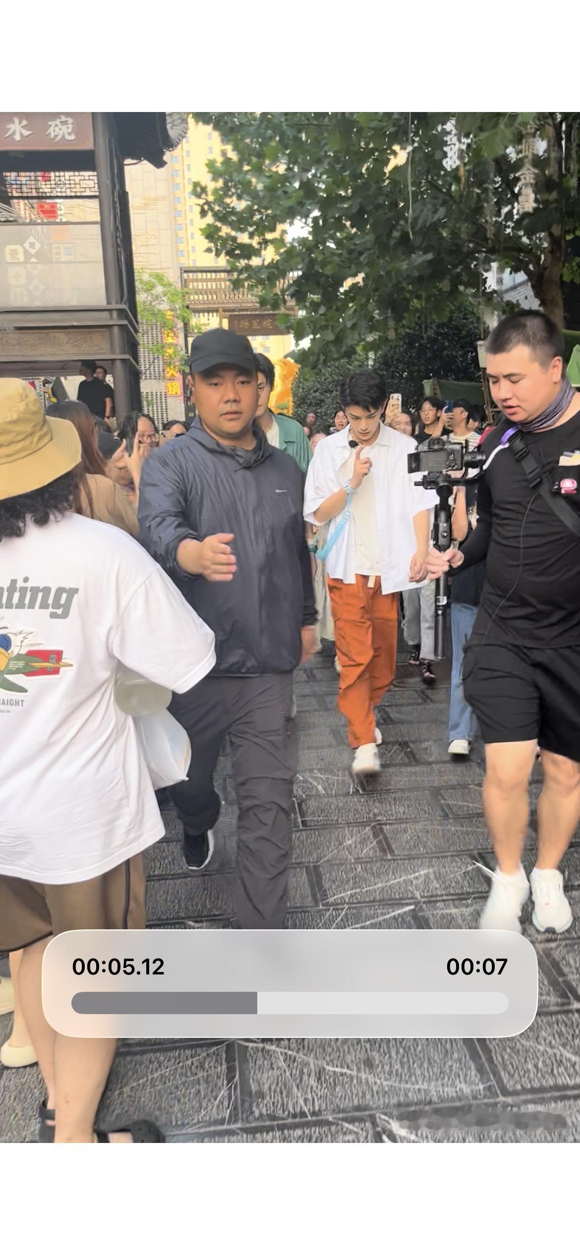 翻看旧日的照片，怀念那年奔赴安徽的日子，可以亲眼见到崽崽本人，幸福感一直记到现在
