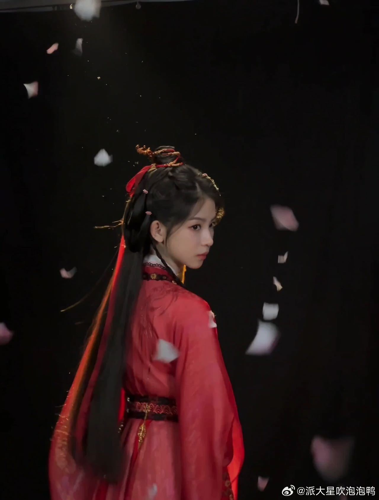 刘梦芮武侠版昭翎公主 既能演娇憨昭翎，又能 hold 飒爽宋明珠，两种风格零违和