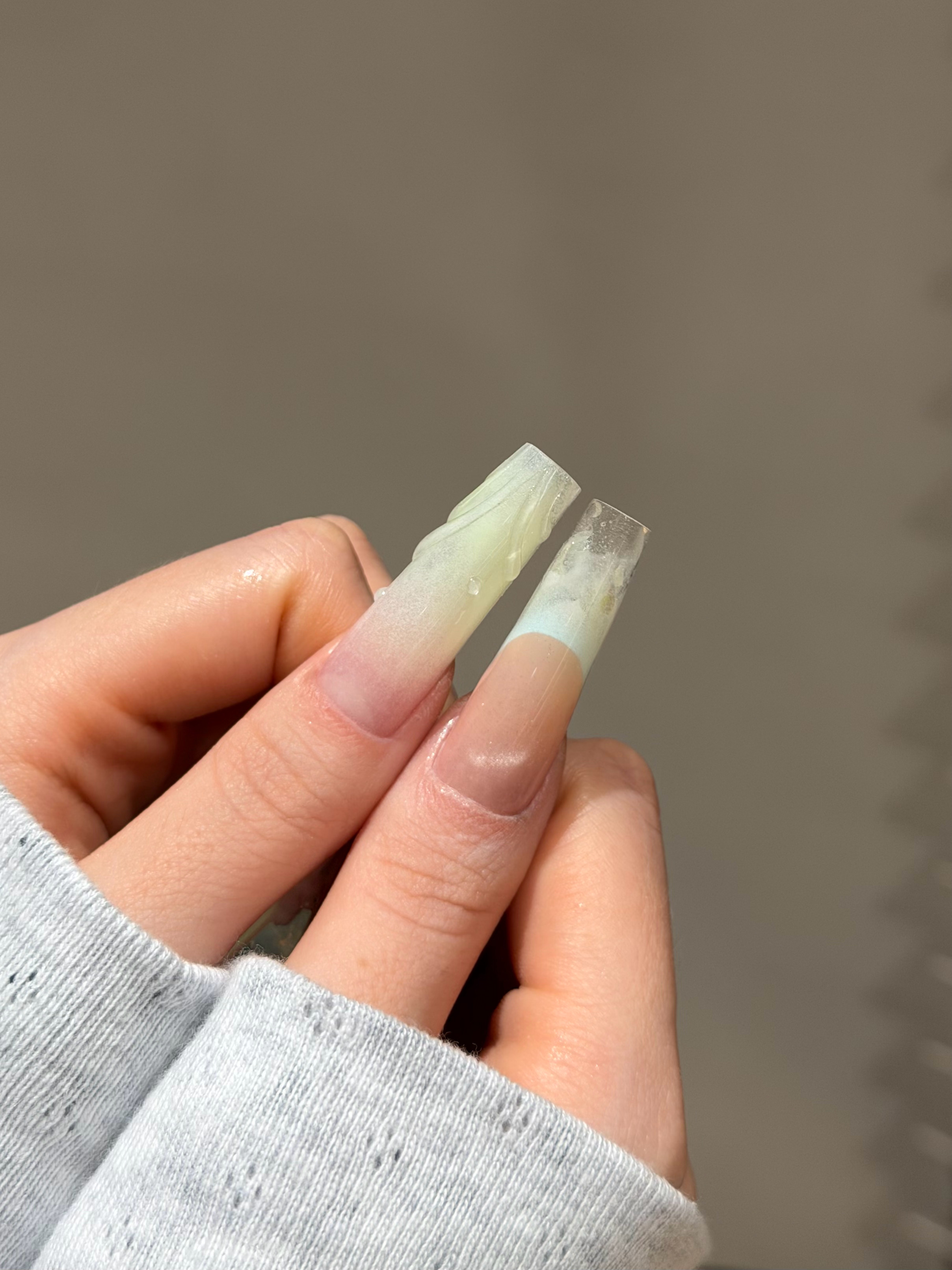 这两次的美甲图先发！因为工作过两天又要换新的啦哈哈嘿嘿嗯嗯额额。vlog等我空下