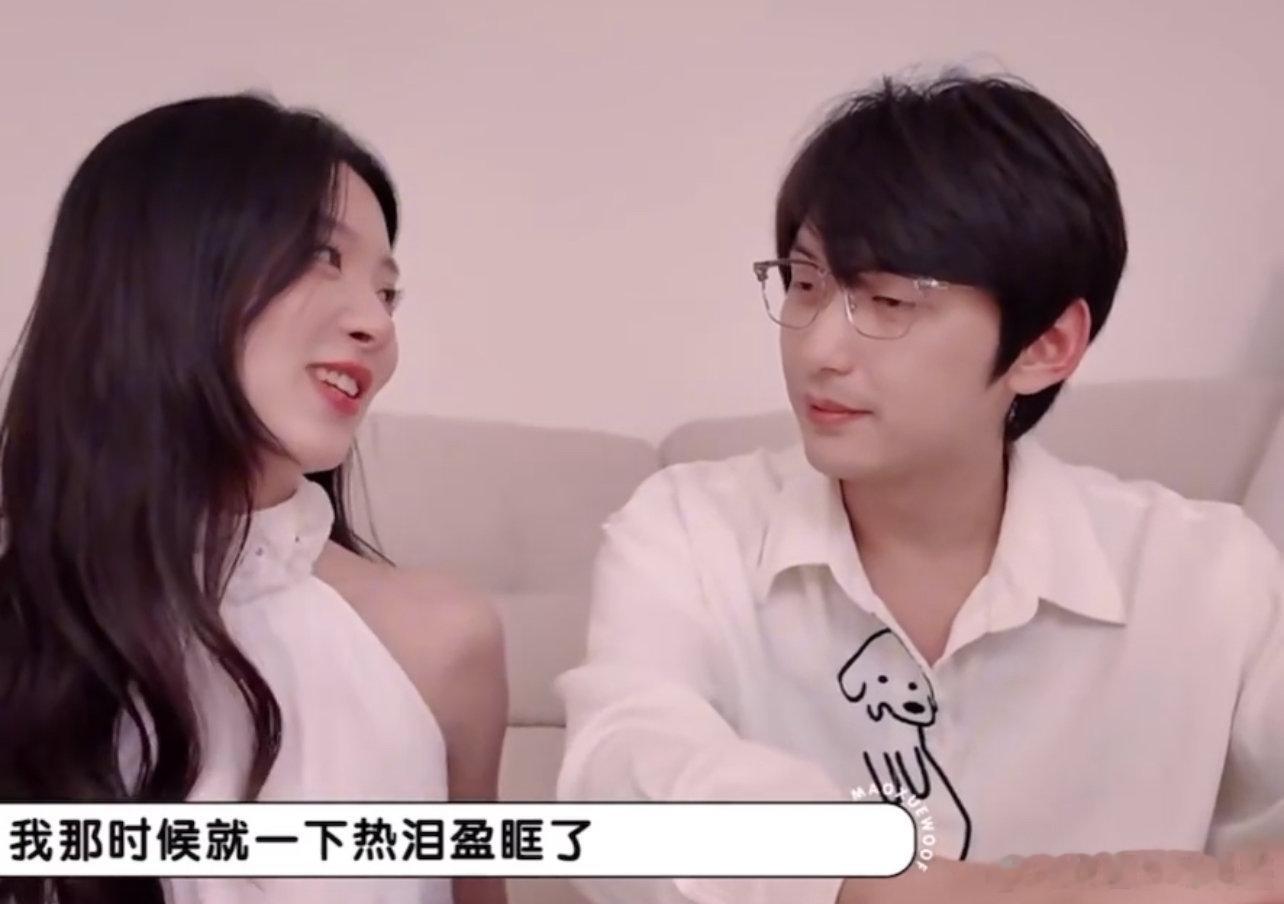周佑凌现在只觉得边伯贤有威胁了吧周佑凌一边夹菜一边记住柳柳喜欢的手表 看毛雪汪陪
