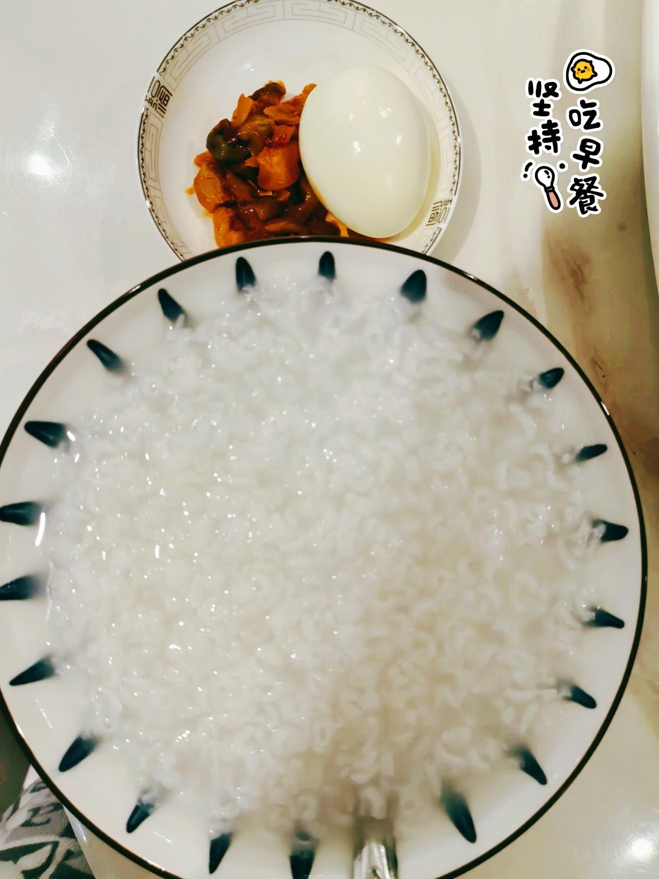 365天早餐不重样 周一高烧副本开启，体温直冲39.3，免疫系统正在开启硬核对战