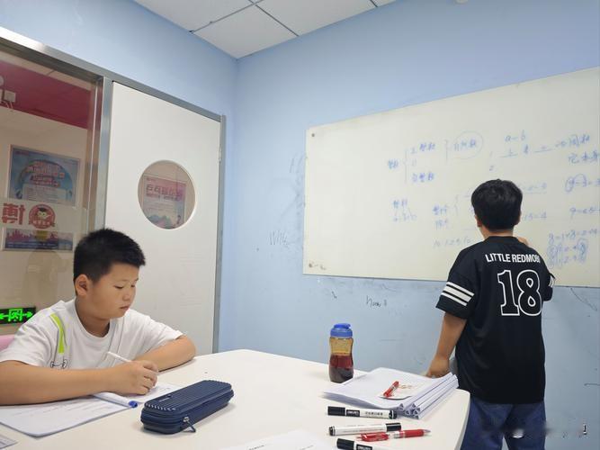 还有一个问题就是有些人对补课过度依赖。无论学生还是家长对补课很认可，很相信，好像