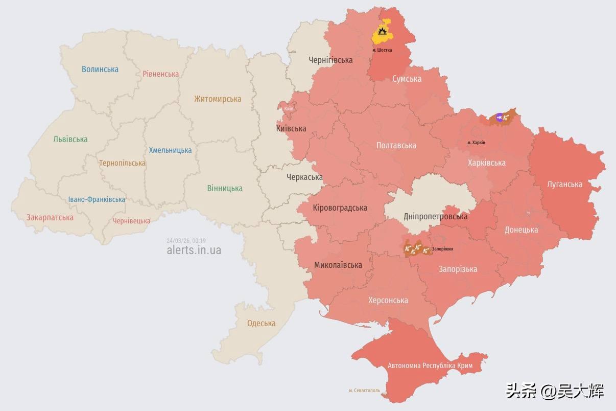 基辅及多个州因无人机威胁发布防空警报
 
同时，空中有6架图-95МС与1架图-