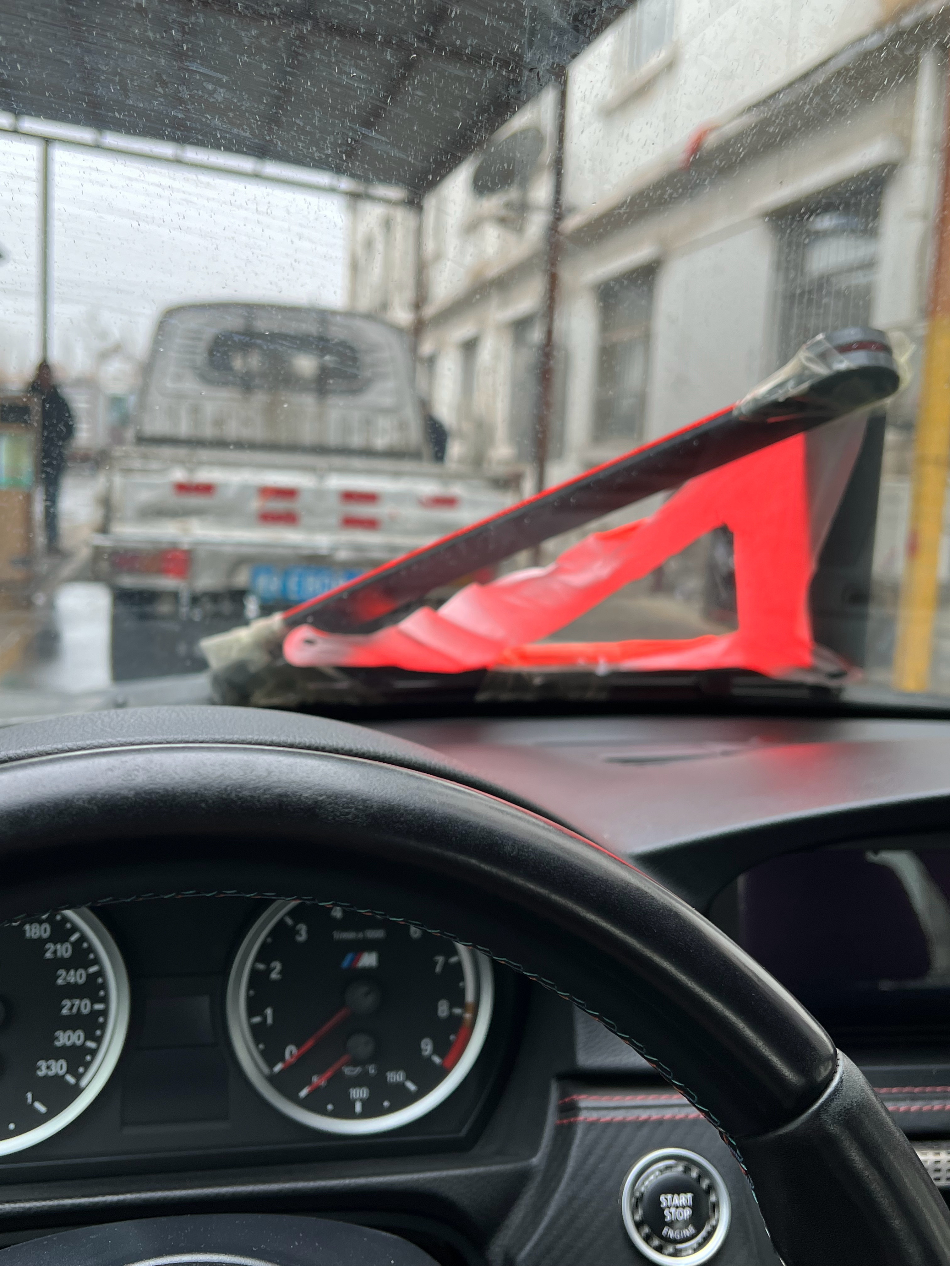 有趣的灵魂，一年一检来上线验车了听里面踩油门的声音我都心慌 天津