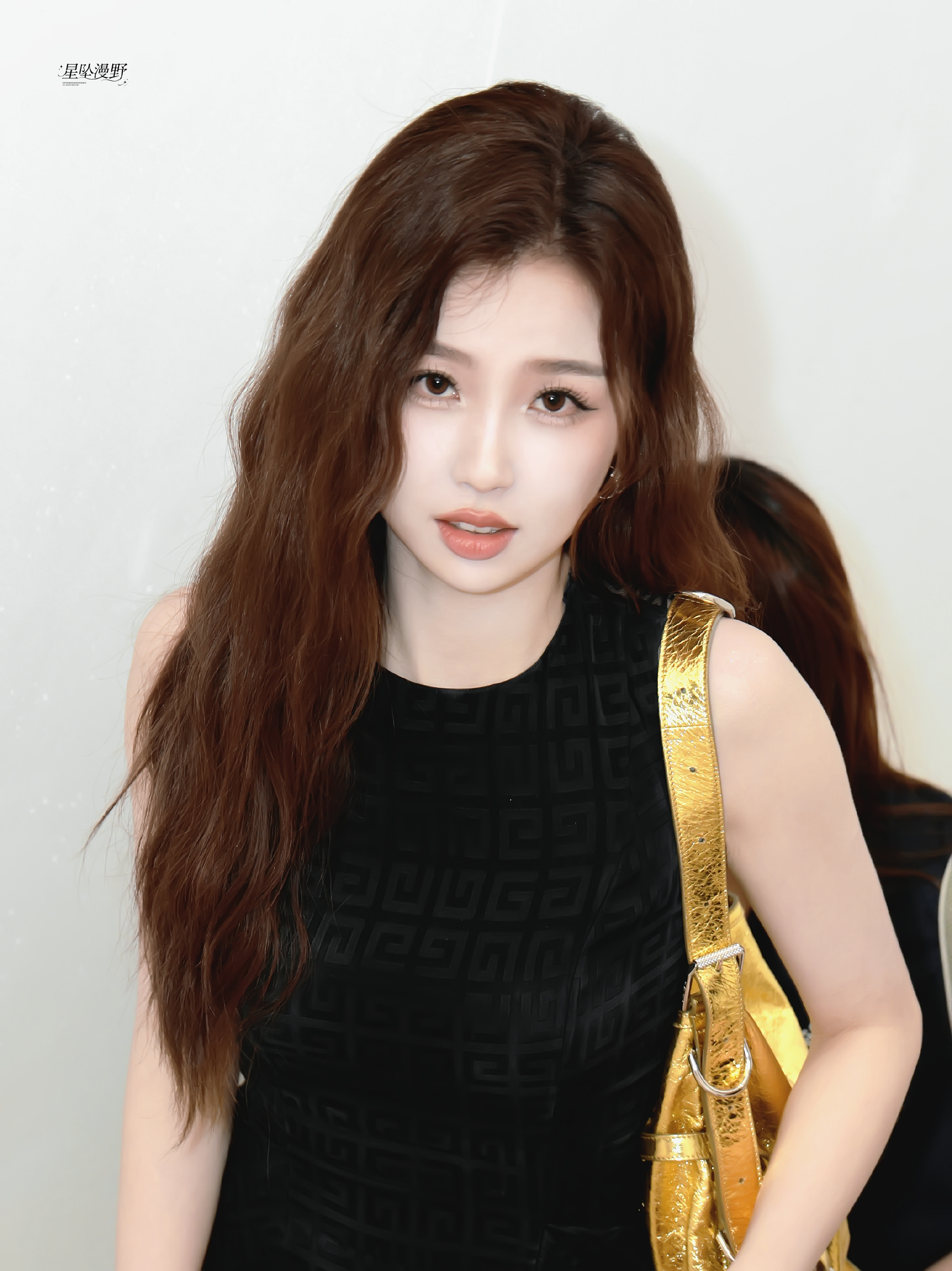 站姐团建发虞书欣站姐的实力还是太强了，发的虞书欣的照片比她工作室出的好太多了，每